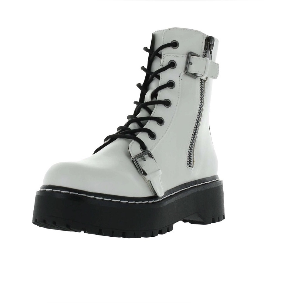 ‏Wild Pair  Womens Arriele Leather white Ankle Boots size 10M new